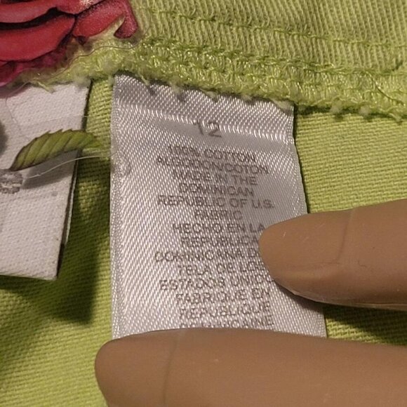 Liz Claiborne, Not Worn, Women's Green shorts, Size 12 - Picture 4 of 9